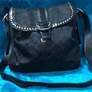 Coach purse💯♥️ could be a cross body or shoulder. It’s Beautiful 🤩